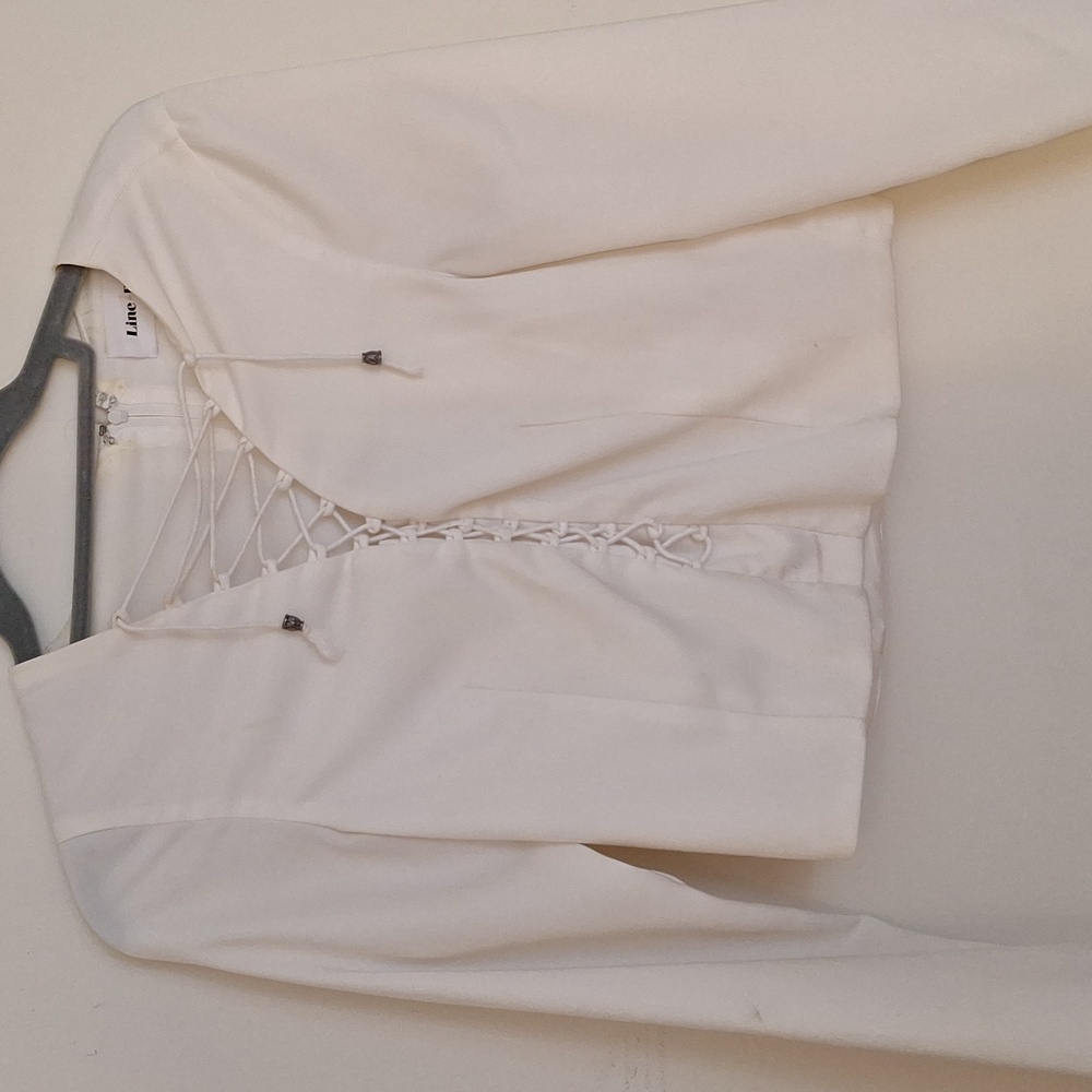 White xs tie long sleeve top shirt slit